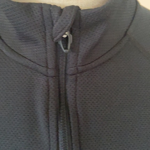 Under armor all season  pull over - Picture 6 of 9